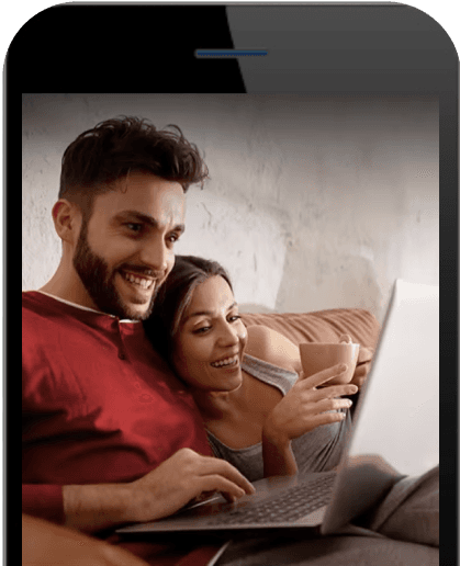 Telefono con imagen de personas sonriendo